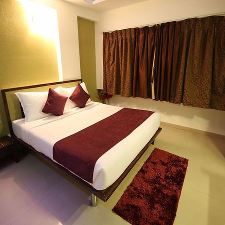 Oyo 2485 Hotel Kalash Inn Ахмедабад Экстерьер фото