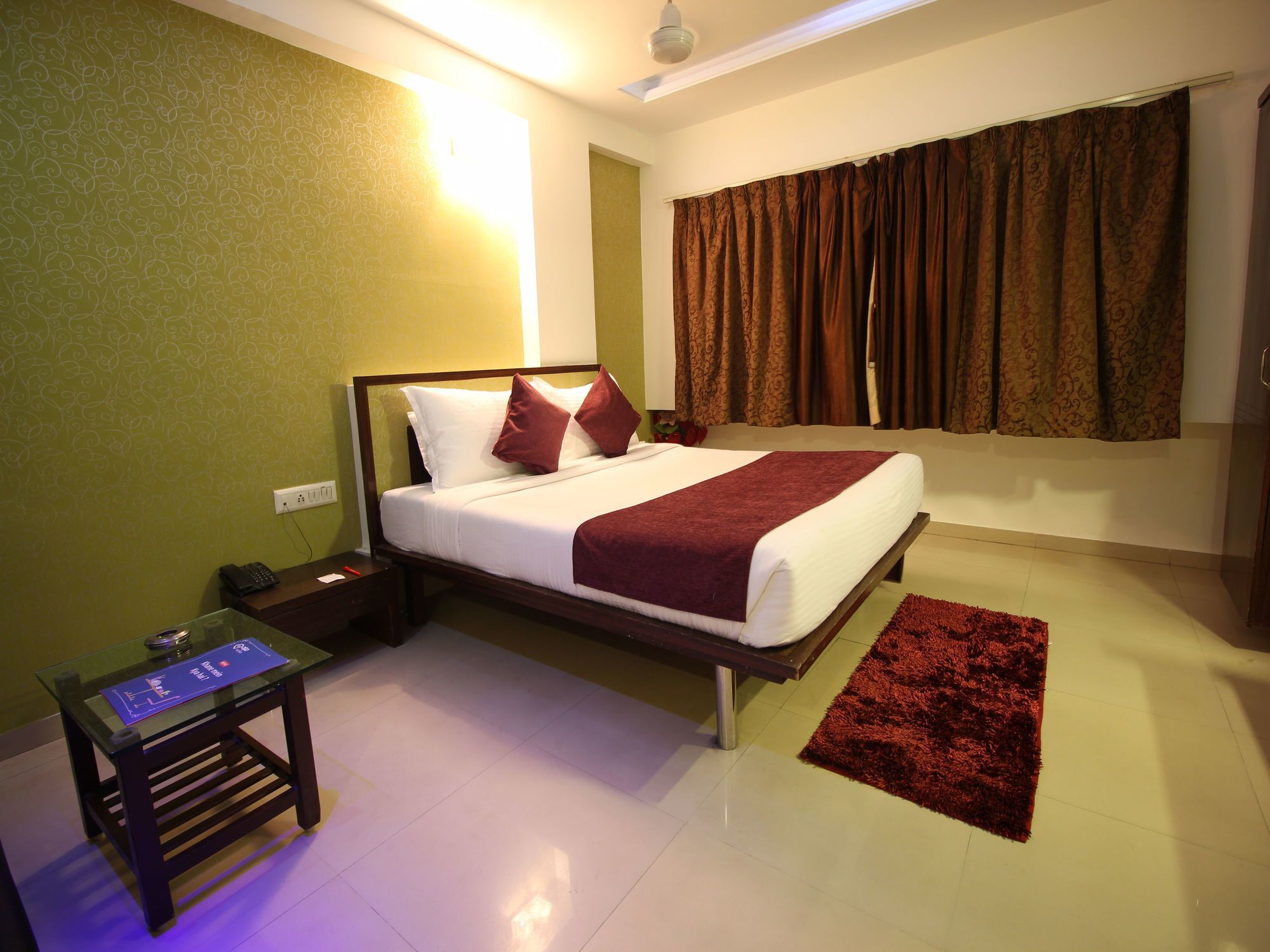Oyo 2485 Hotel Kalash Inn Ахмедабад Экстерьер фото